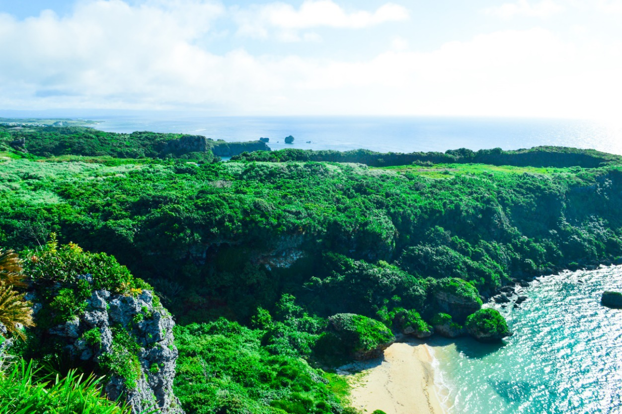 沖縄中部うるま市周辺のどこまでも続くコバルトブルーが絶景のオススメのパワースポット 果報バンタ 沖縄北部ブログ
