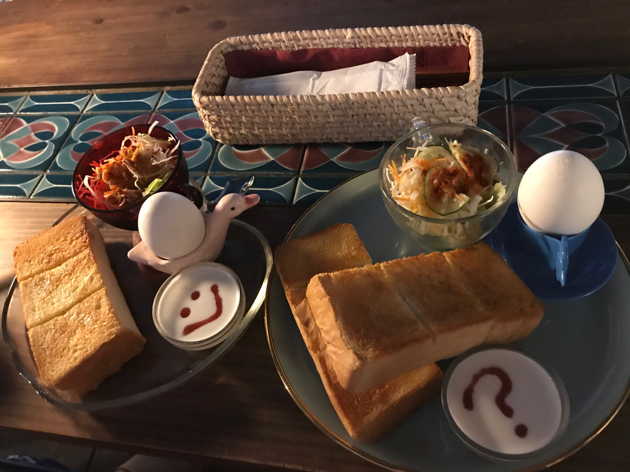 沖縄中部嘉手納町周辺で朝特権のモーニングプレートを楽しめるオススメのカフェ ワッツザストーリー 沖縄北部ブログ